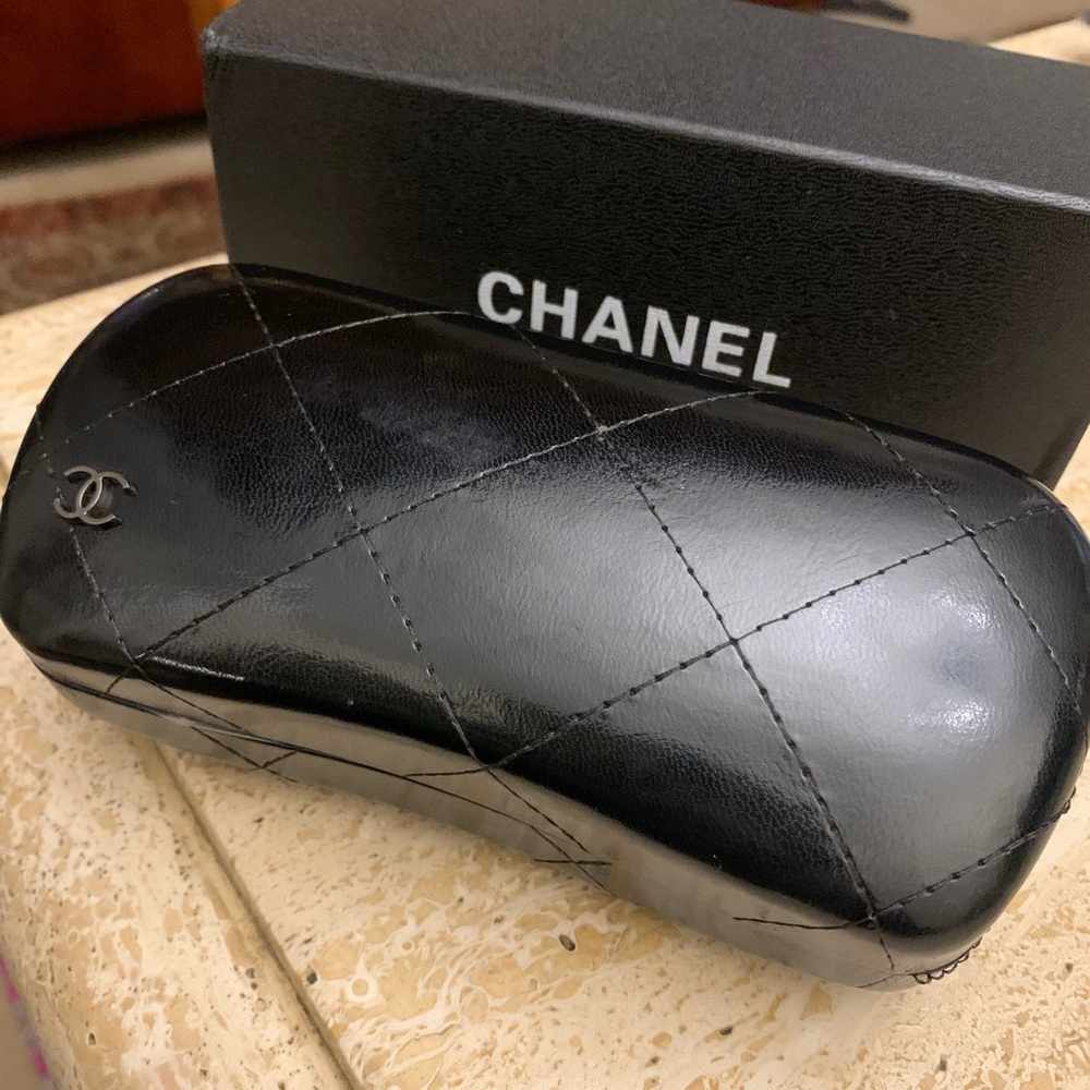 CHANEL Tortoise Shell Sunglasses with Gold Accents - Picture 6 of 8